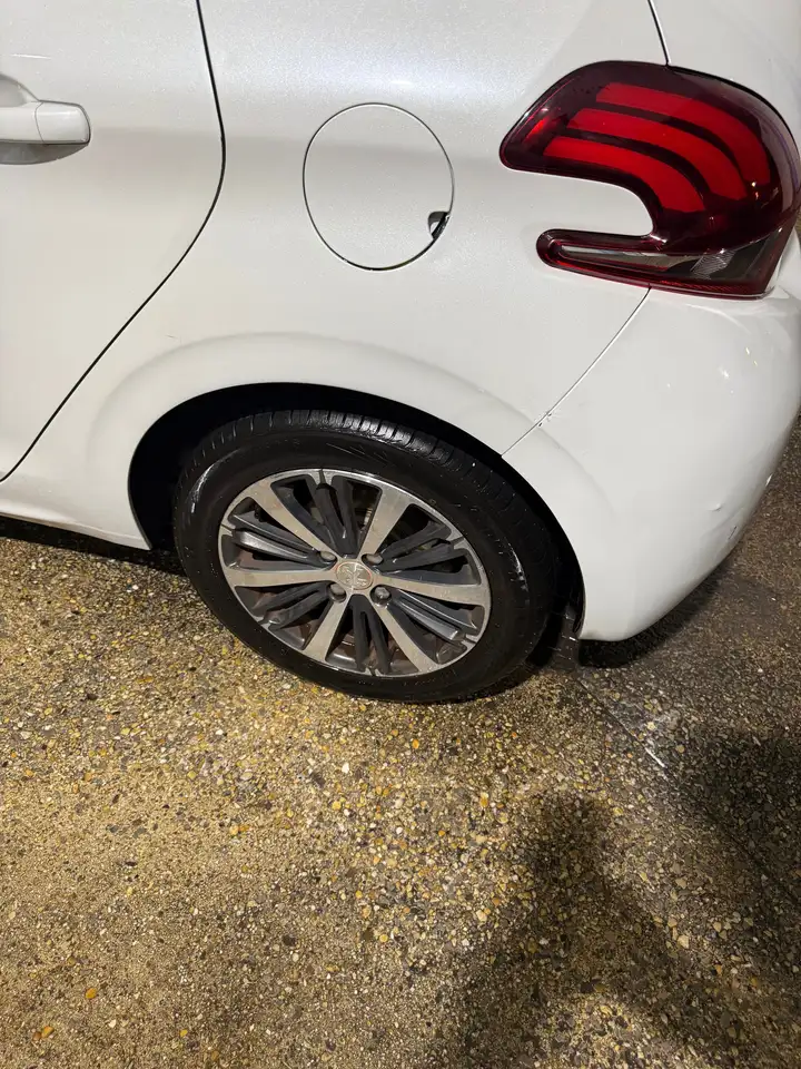 Peugeot 208 208 — photo 25