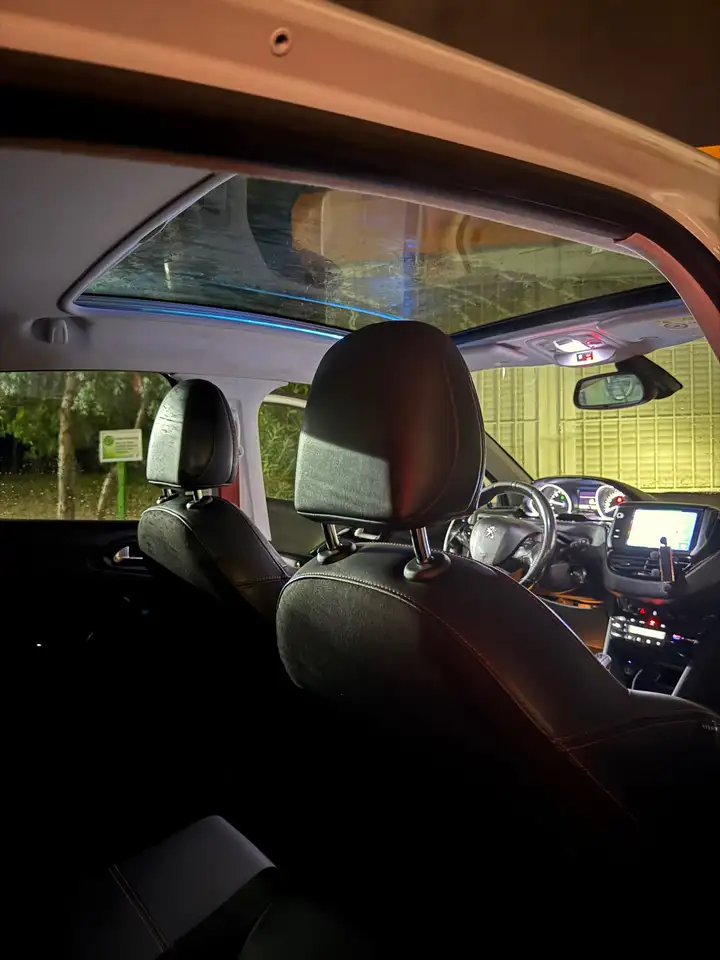 Peugeot 208 208 — photo 13