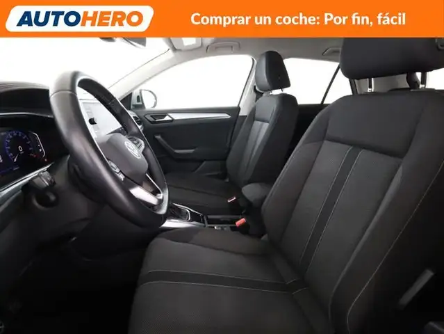 Volkswagen T-Roc view 11