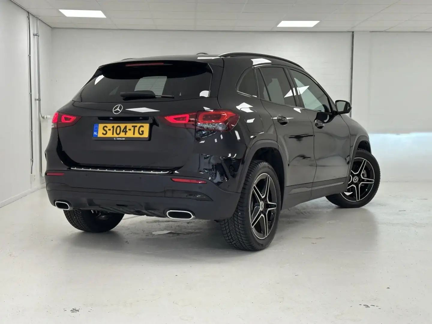 Mercedes-Benz GLA 250 e AMG Line | Distronic | Trekhaak | Multibeam | Zwart - 2
