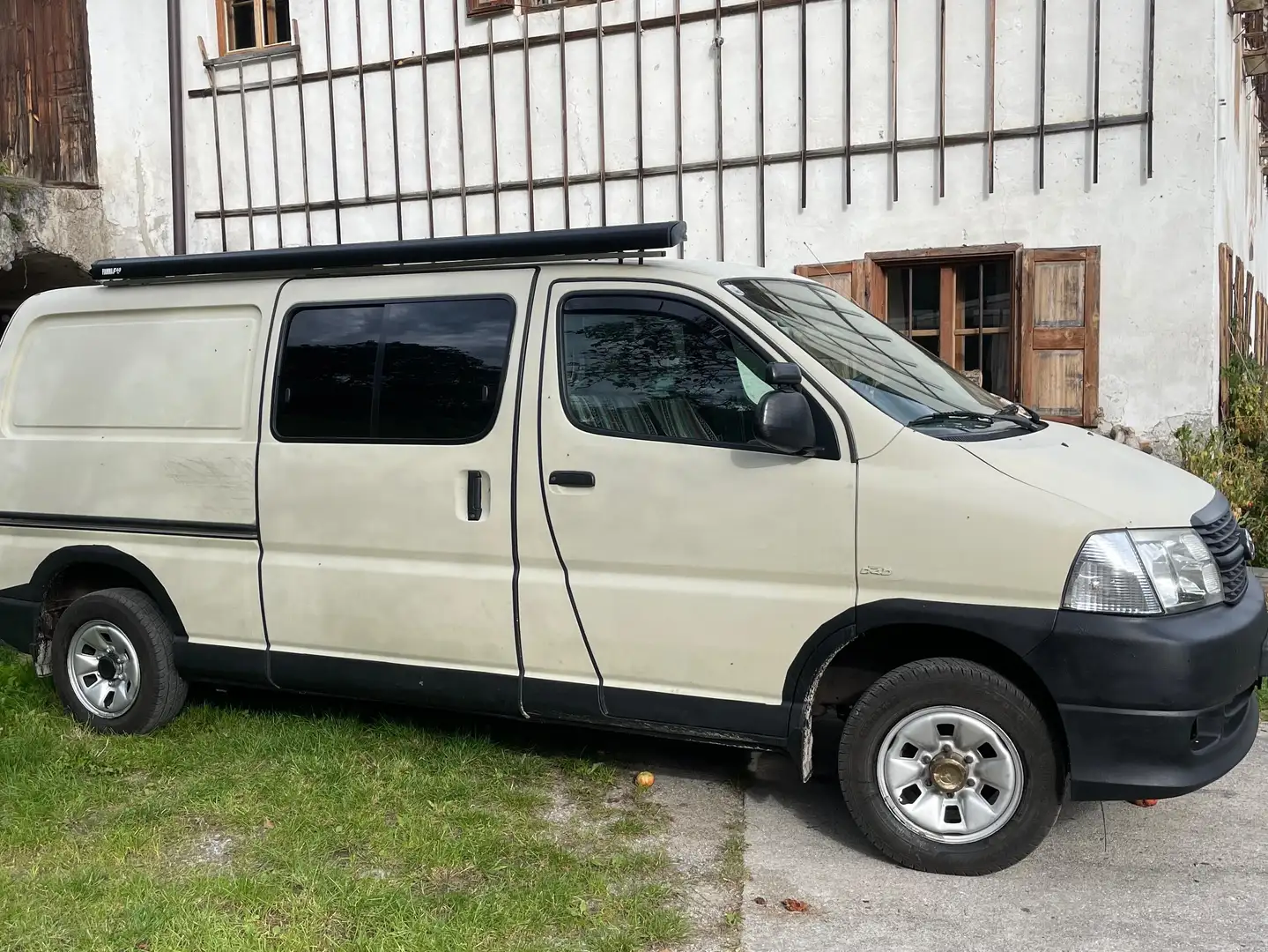 Toyota Hiace Lang 4x4 Allrad 117ps. 2.5 L bj. 2011 Beżowy - 2
