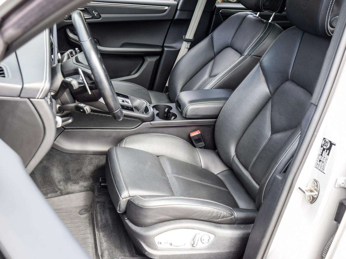 2023 Porsche Macan AWD | Clean CarFax | Certified thumb 17