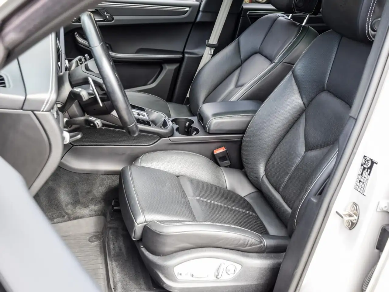 Porsche Macan снимка Porsche Macan