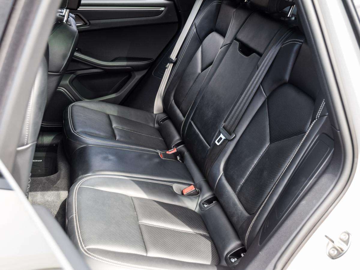 2023 Porsche Macan AWD | Clean CarFax | Certified thumb 18