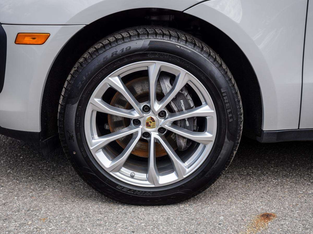 2023 Porsche Macan AWD | Clean CarFax | Certified thumb 13