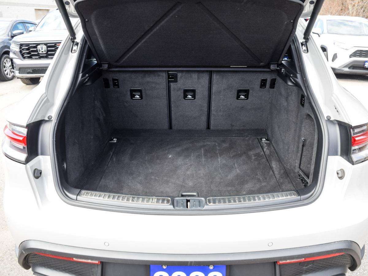 2023 Porsche Macan AWD | Clean CarFax | Certified thumb 12