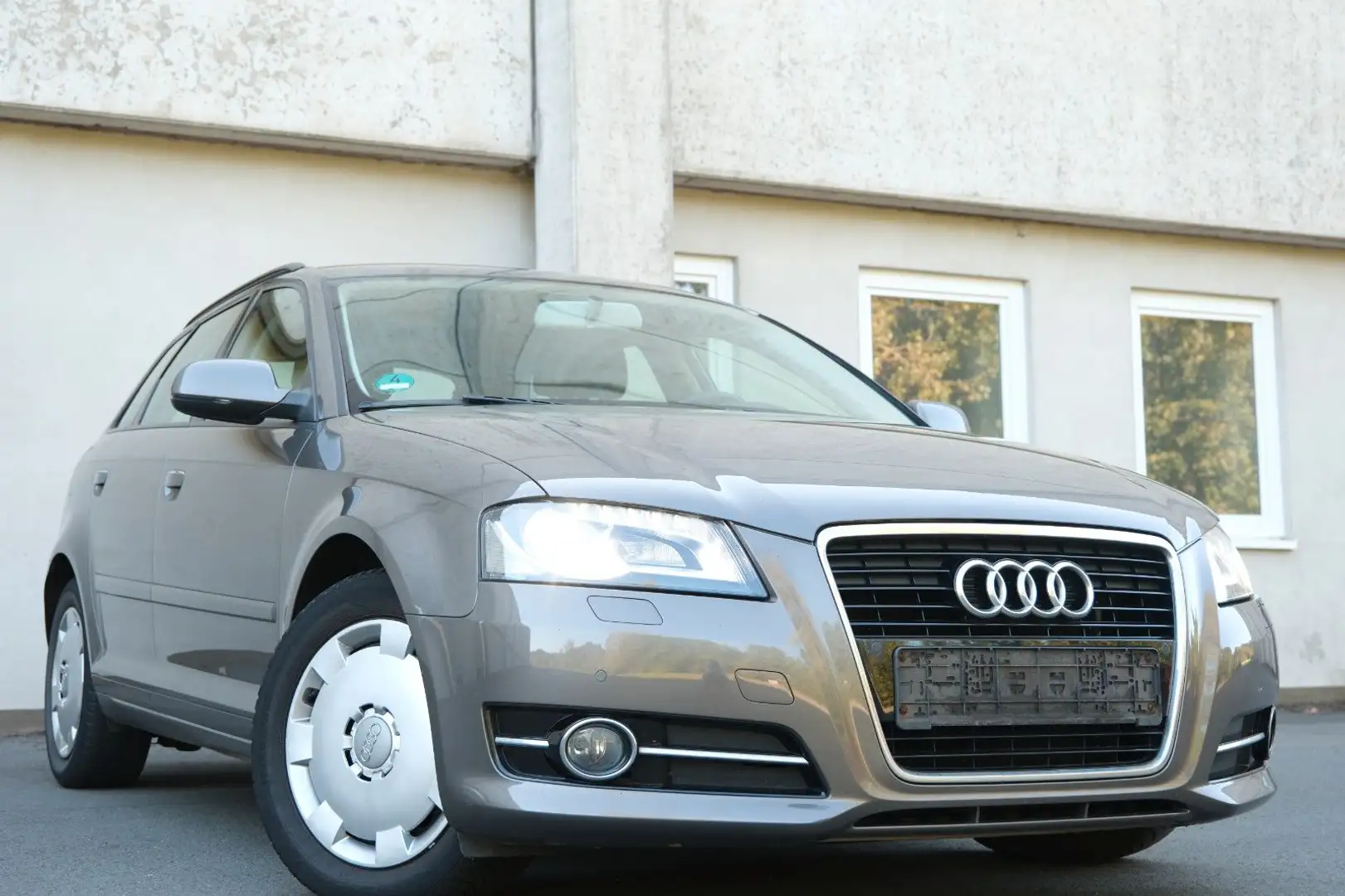 Audi A3 Sportback 2.0 TDI Attraction*Automatik*Klima Grau - 1