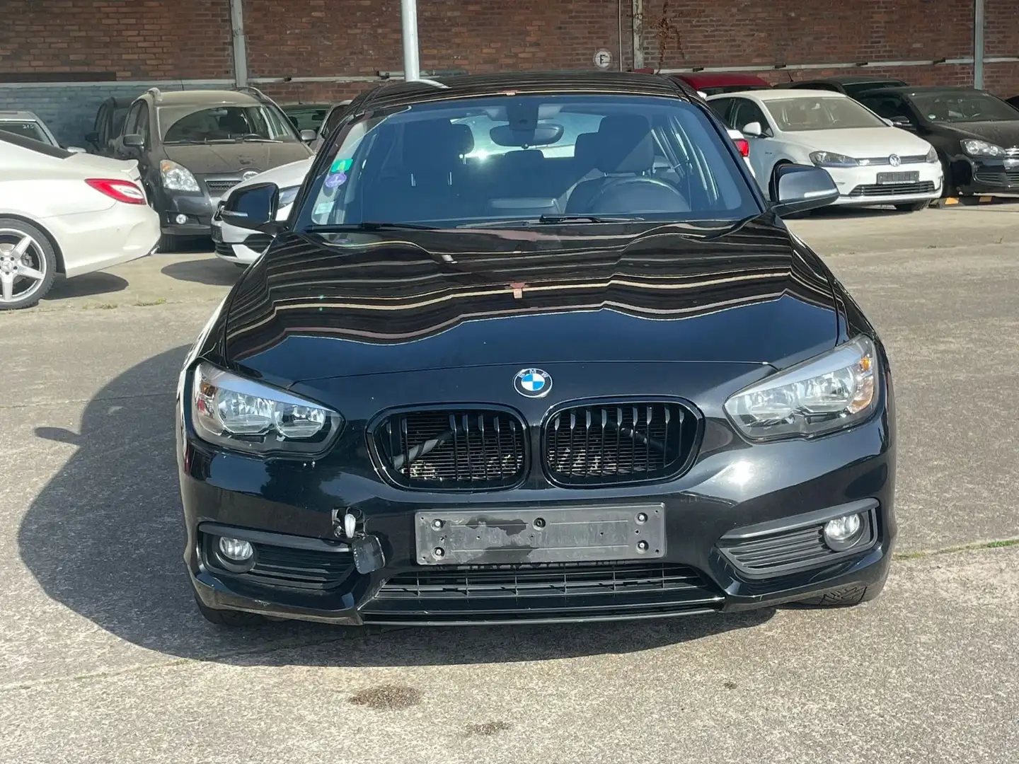 BMW 118 i 1 Lim. 5-trg. Advantage/MOTOR LÄUFT-ÖL VERL Negro - 2