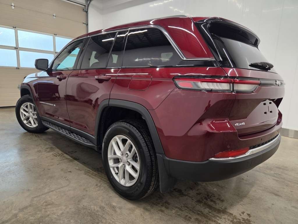 2024 Jeep Grand Cherokee Laredo 4x4***3.6L V6***Sièges + Volant chauffants! — снимка 1