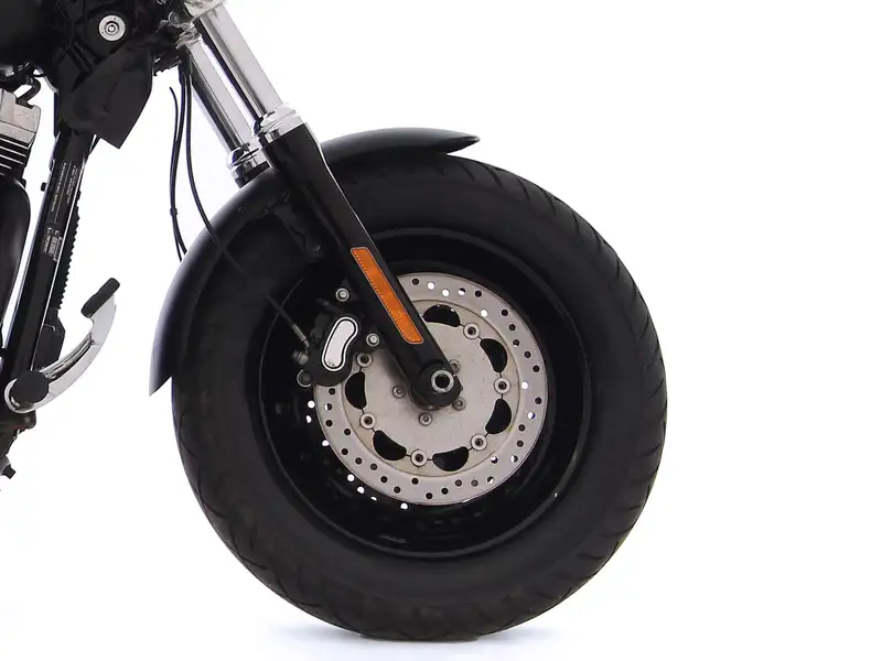 Harley-Davidson Dyna Fat Bob - foto 4