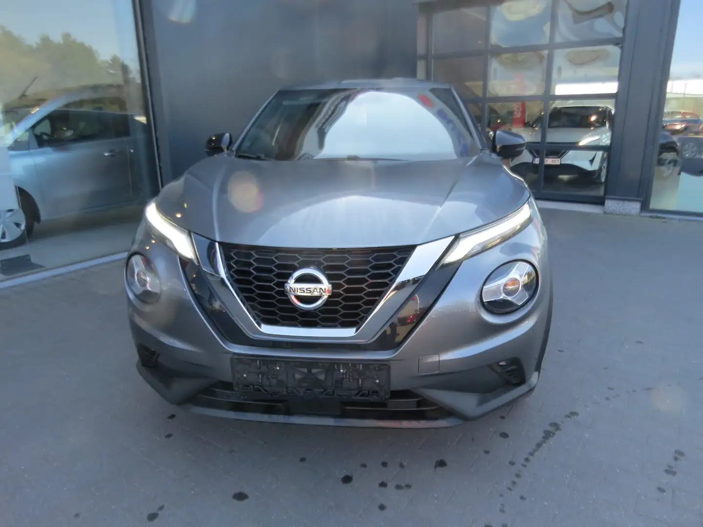Nissan Juke 1.0 DIG-T 2WD N-Connecta DCT Grau - 1