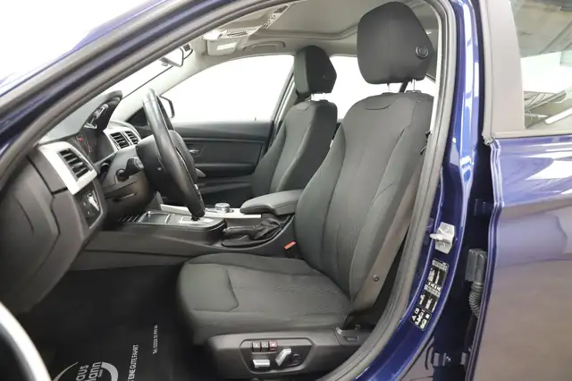 BMW 3 Series view 9