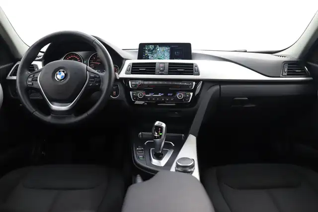 BMW 3 Series view 15