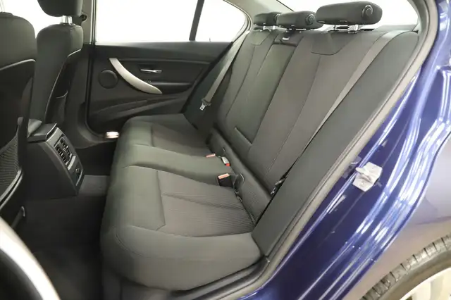 BMW 3 Series view 11