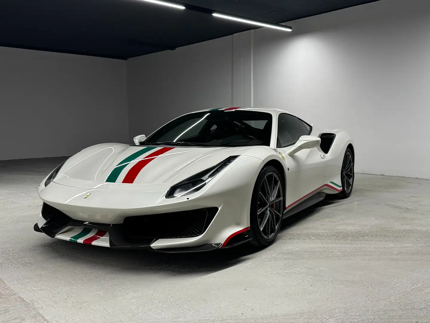 Ferrari 488 488 PISTA ATELLIER *FULL CARBON* Белый - 2