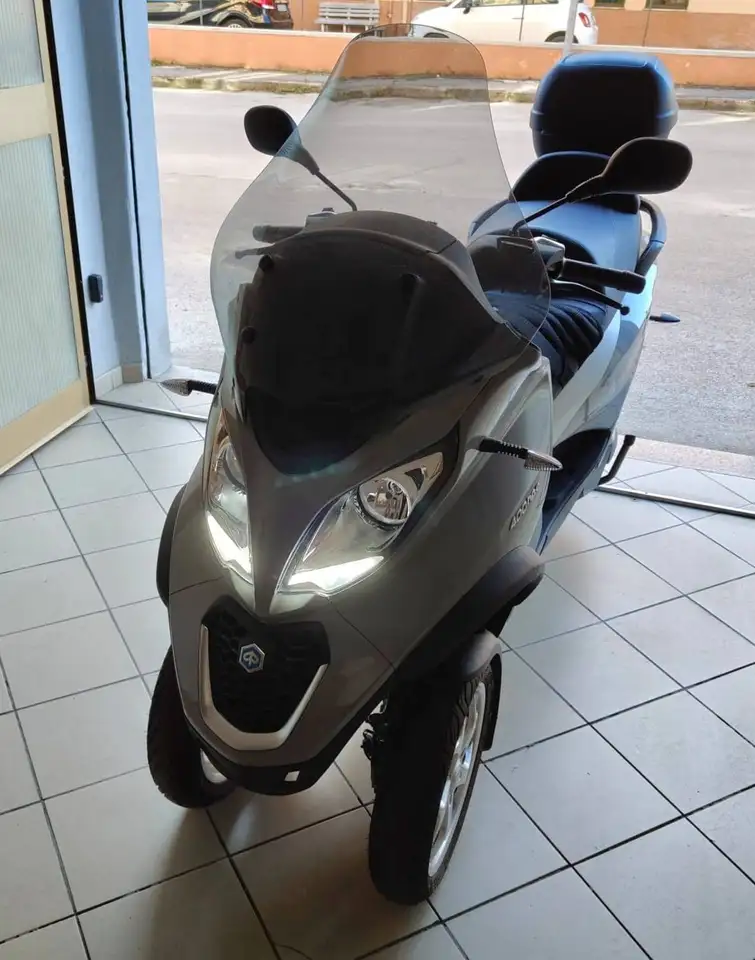 Piaggio MP3 400