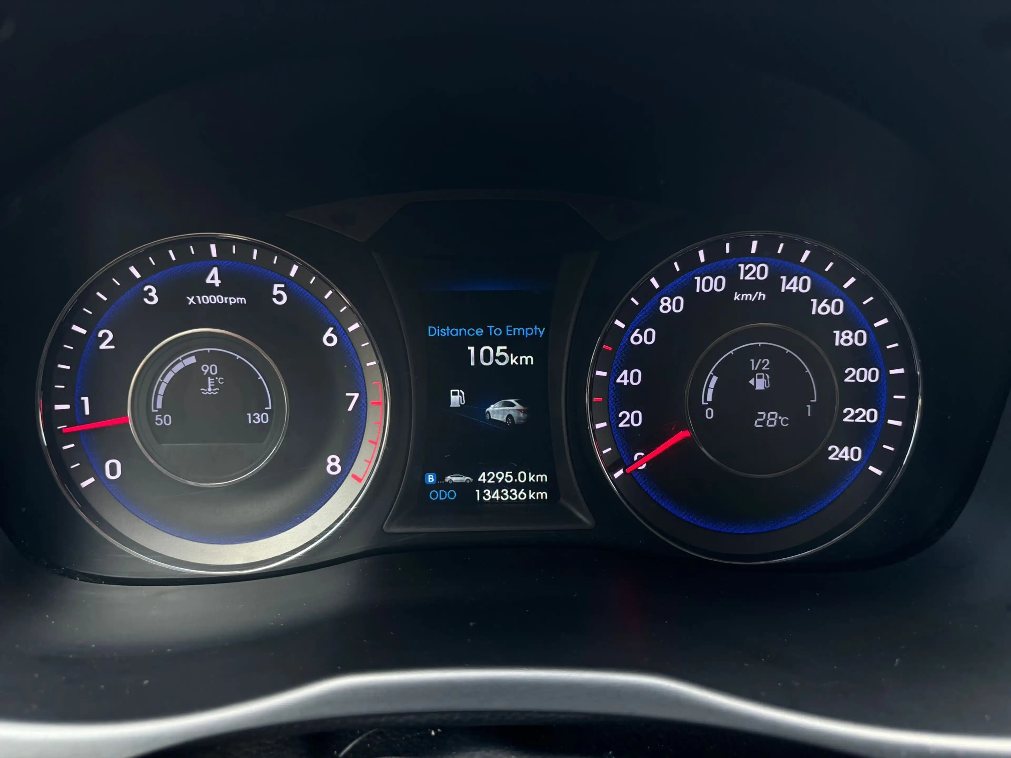 Hyundai i40 Hyundai i40 SW 1.6 essence Airco GPS — photo 14