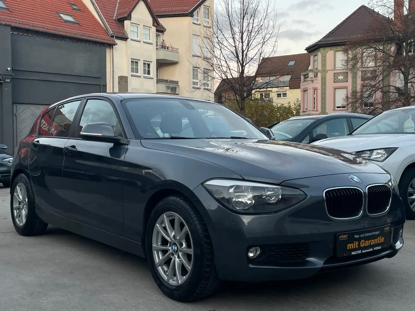 BMW 118 i Lim. *AUTOMATIK*PDC*SHZ*TÜV NEU* Gris - 2