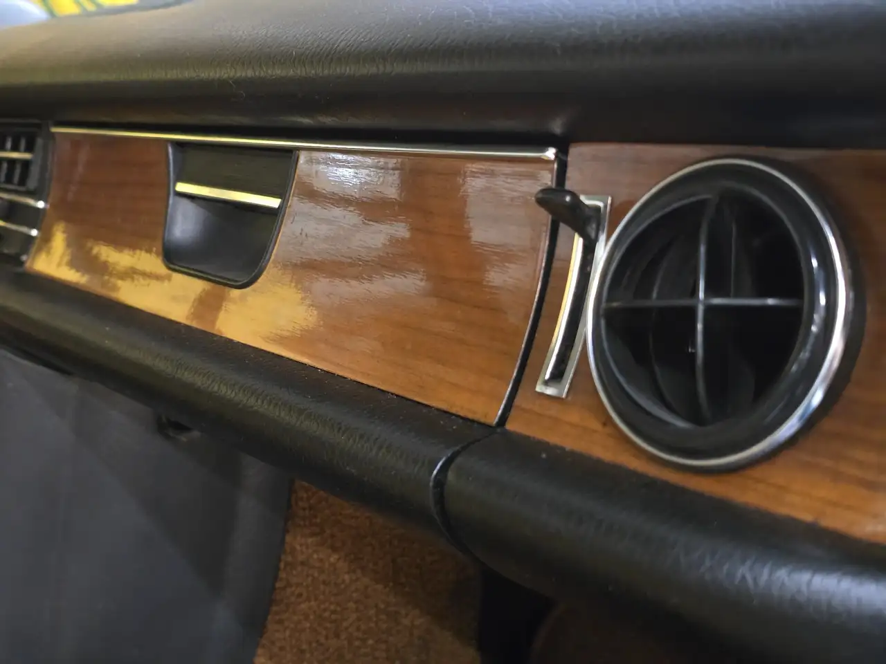 Mercedes-Benz W 114/115 Strich-Acht Aus Italien !, foto 8