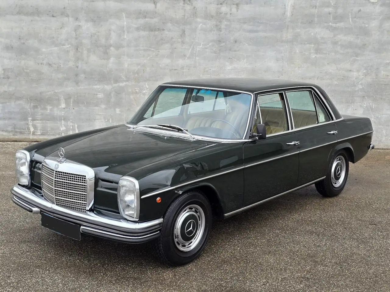 Mercedes-Benz W 114/115 Strich-Acht Aus Italien !, foto 2