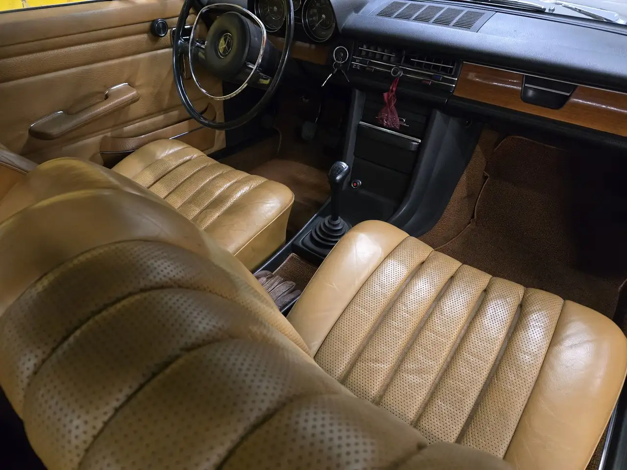Mercedes-Benz W 114/115 Strich-Acht Aus Italien !, foto 6