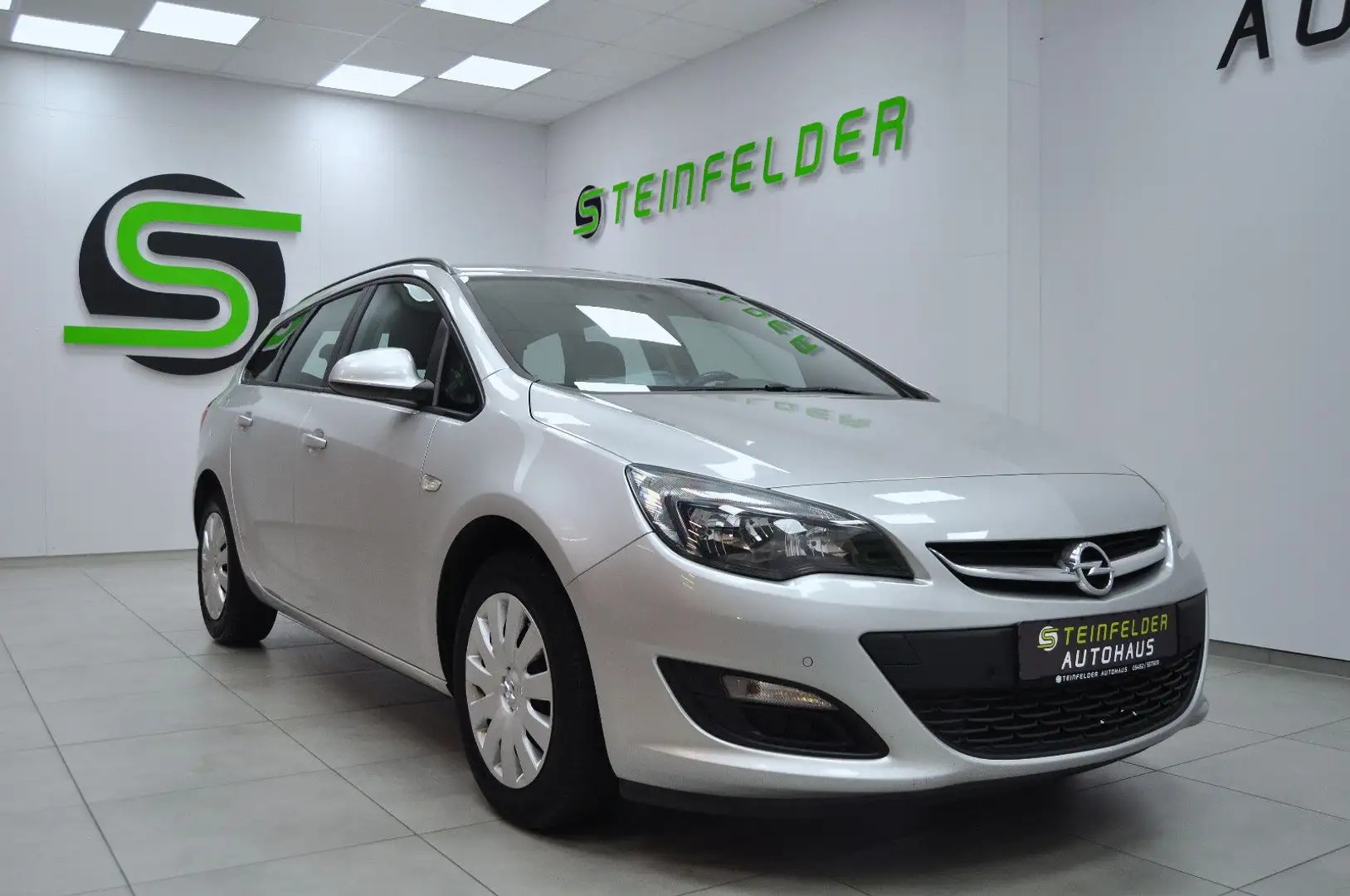 Opel Astra J Sports Tourer Edition 1.4 TEMPOMAT/ NAVI Silber - 1
