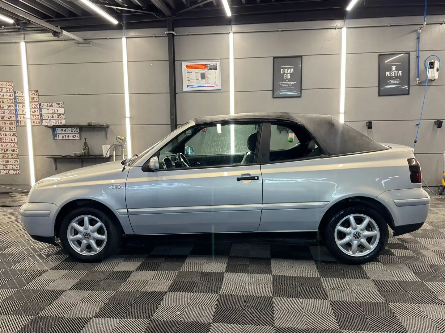 Volkswagen Golf Cabriolet 1.8i benzine bj. 1998 204000km Gri - 1