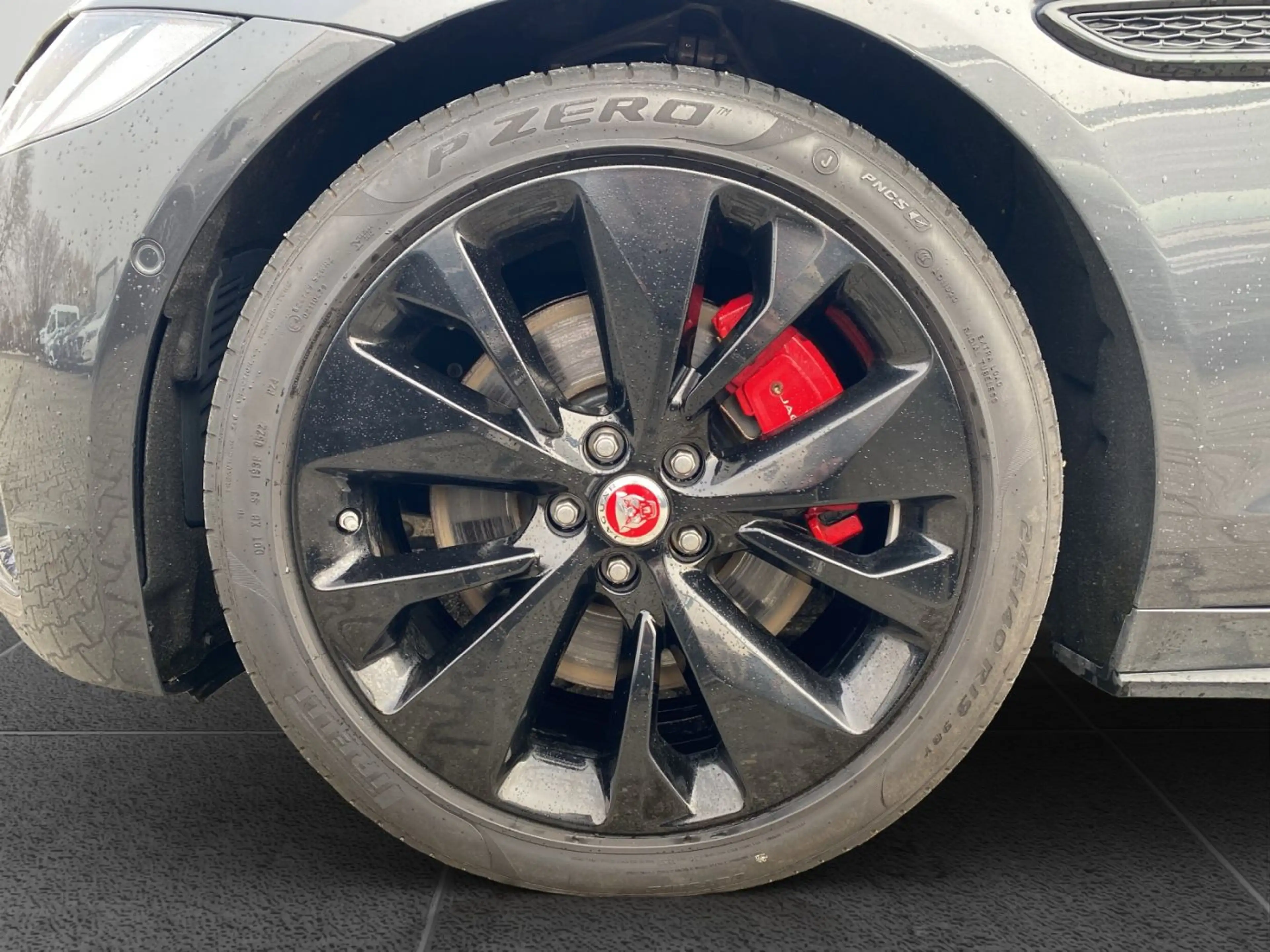 Jaguar XF Sportbrake R-Dynamic AWD Dynamic Black — photo 15