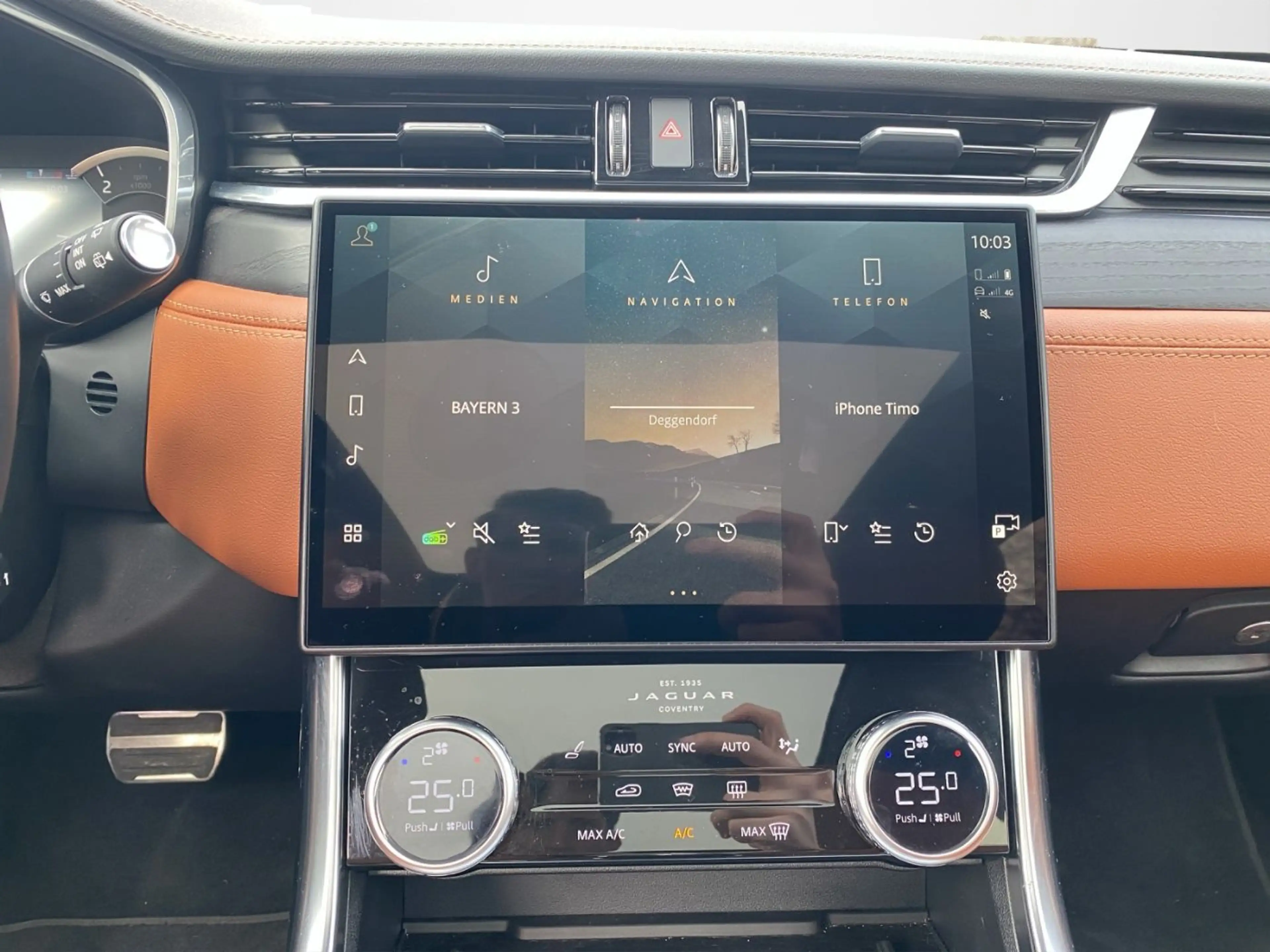 Jaguar XF Sportbrake R-Dynamic AWD Dynamic Black — photo 11