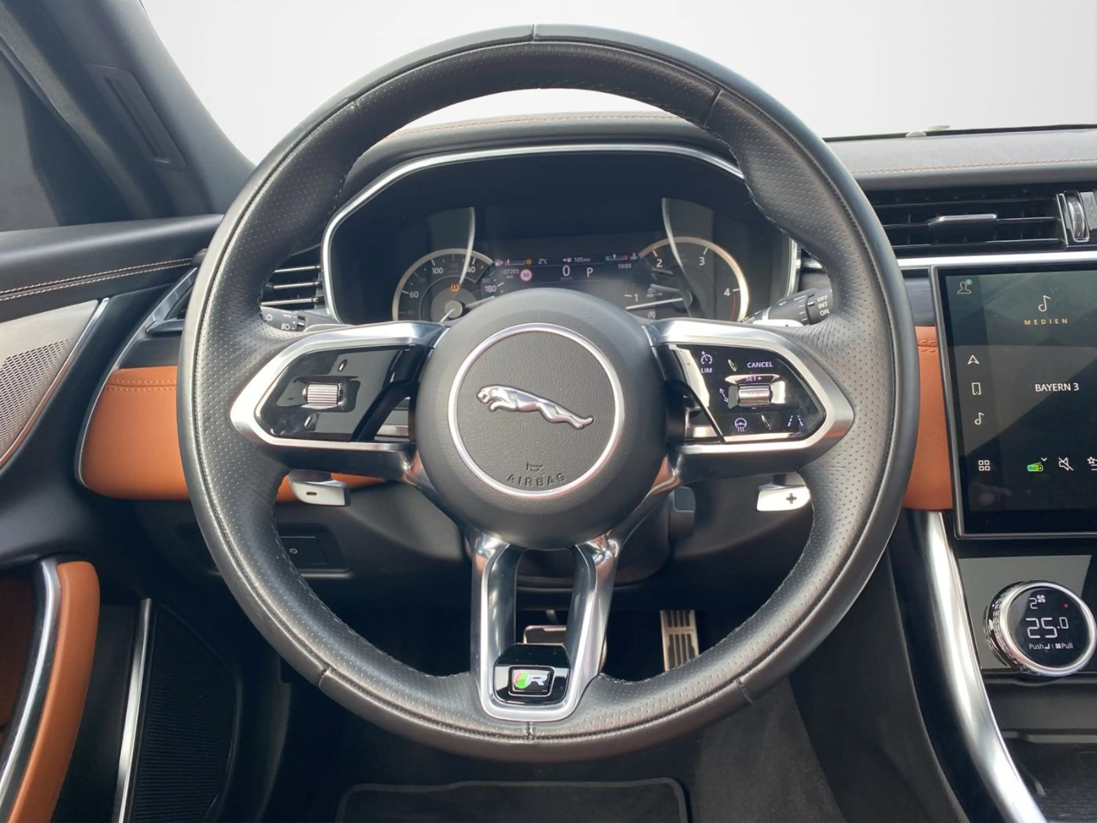 Jaguar XF Sportbrake R-Dynamic AWD Dynamic Black — photo 10