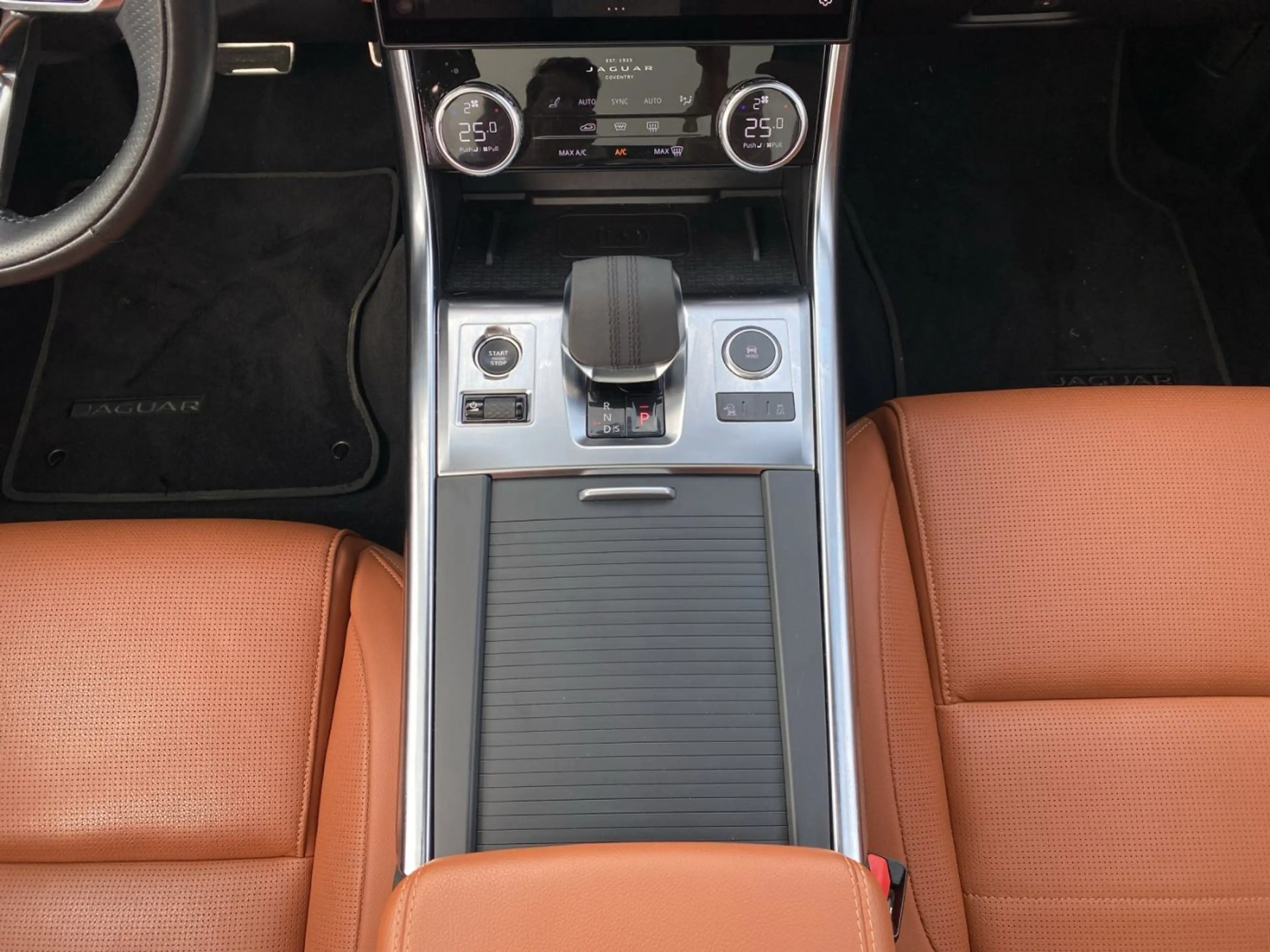 Jaguar XF Sportbrake R-Dynamic AWD Dynamic Black — photo 9