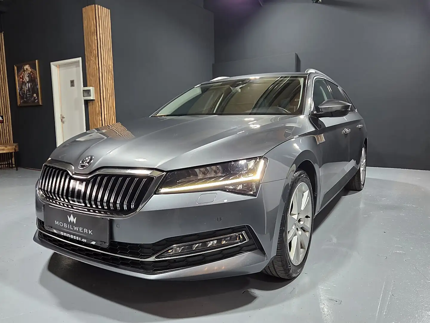 Skoda Superb Kombi 1,5 * Tolle Ausstattung * Grau - 2