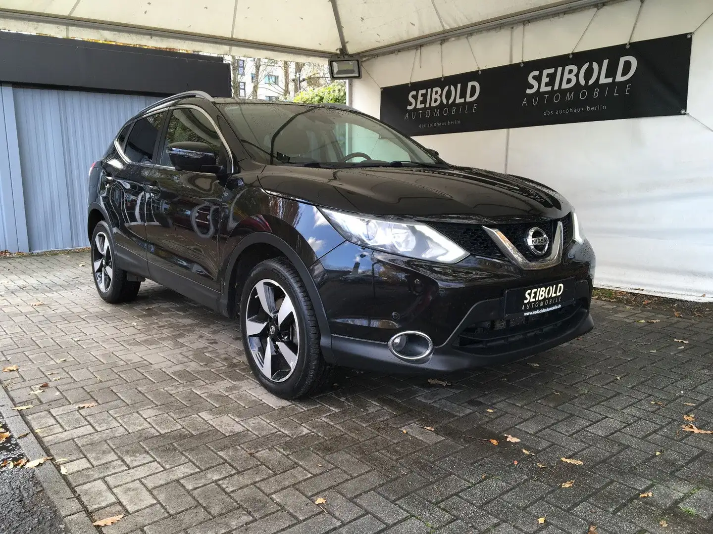 Nissan Qashqai 1.6 N-Connecta Autom/1.Hd/Pano/Navi/Shz Schwarz - 2