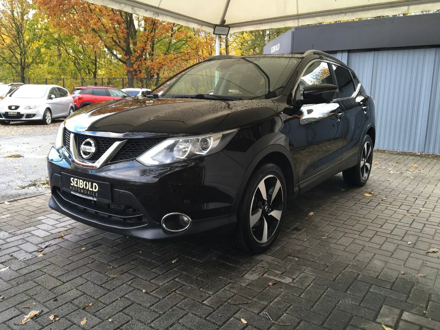 Nissan Qashqai 1.6 N-Connecta Autom/1.Hd/Pano/Navi/Shz Schwarz - 1