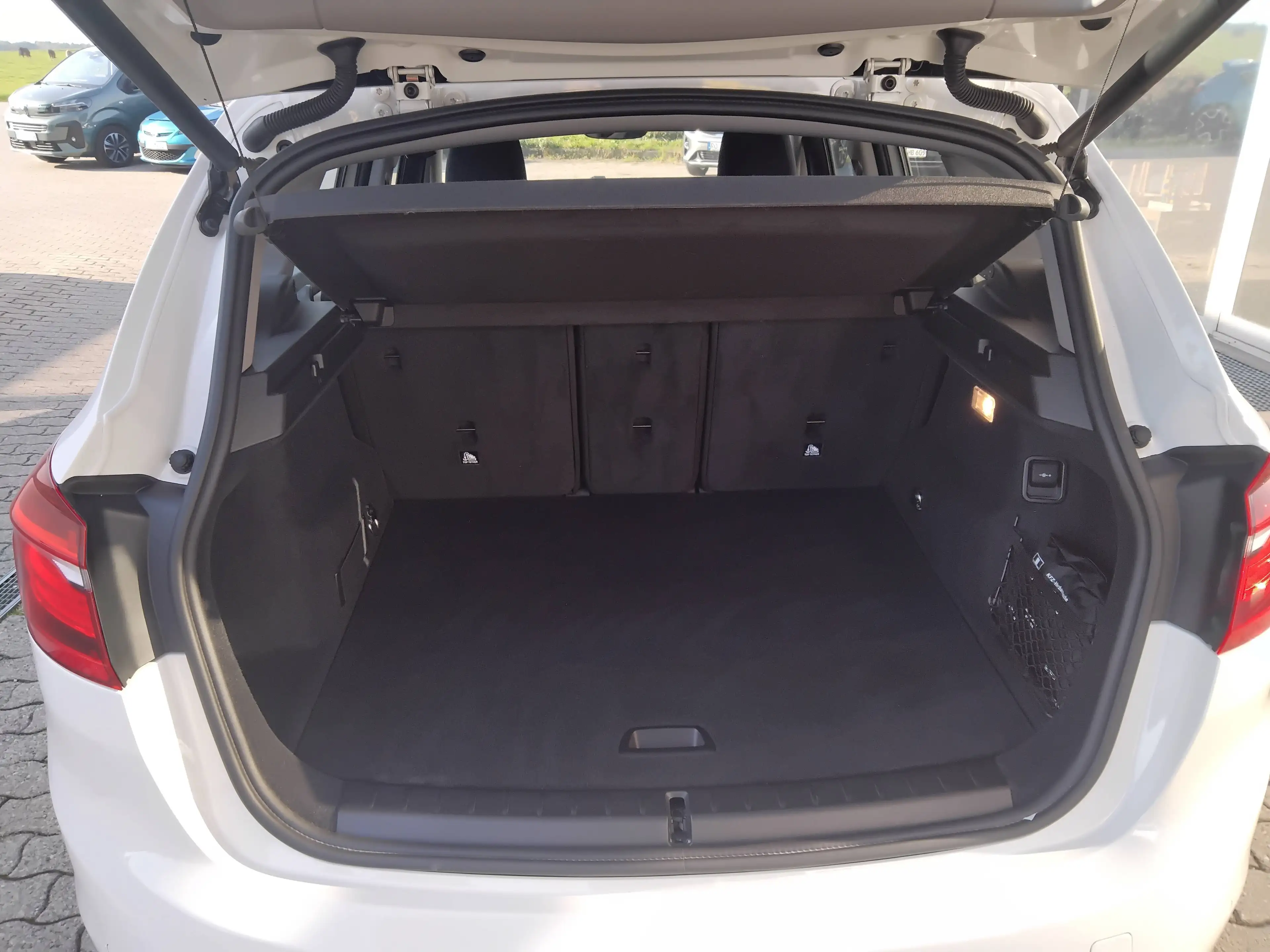 BMW 225 225 i xDrive Advantage — photo 15