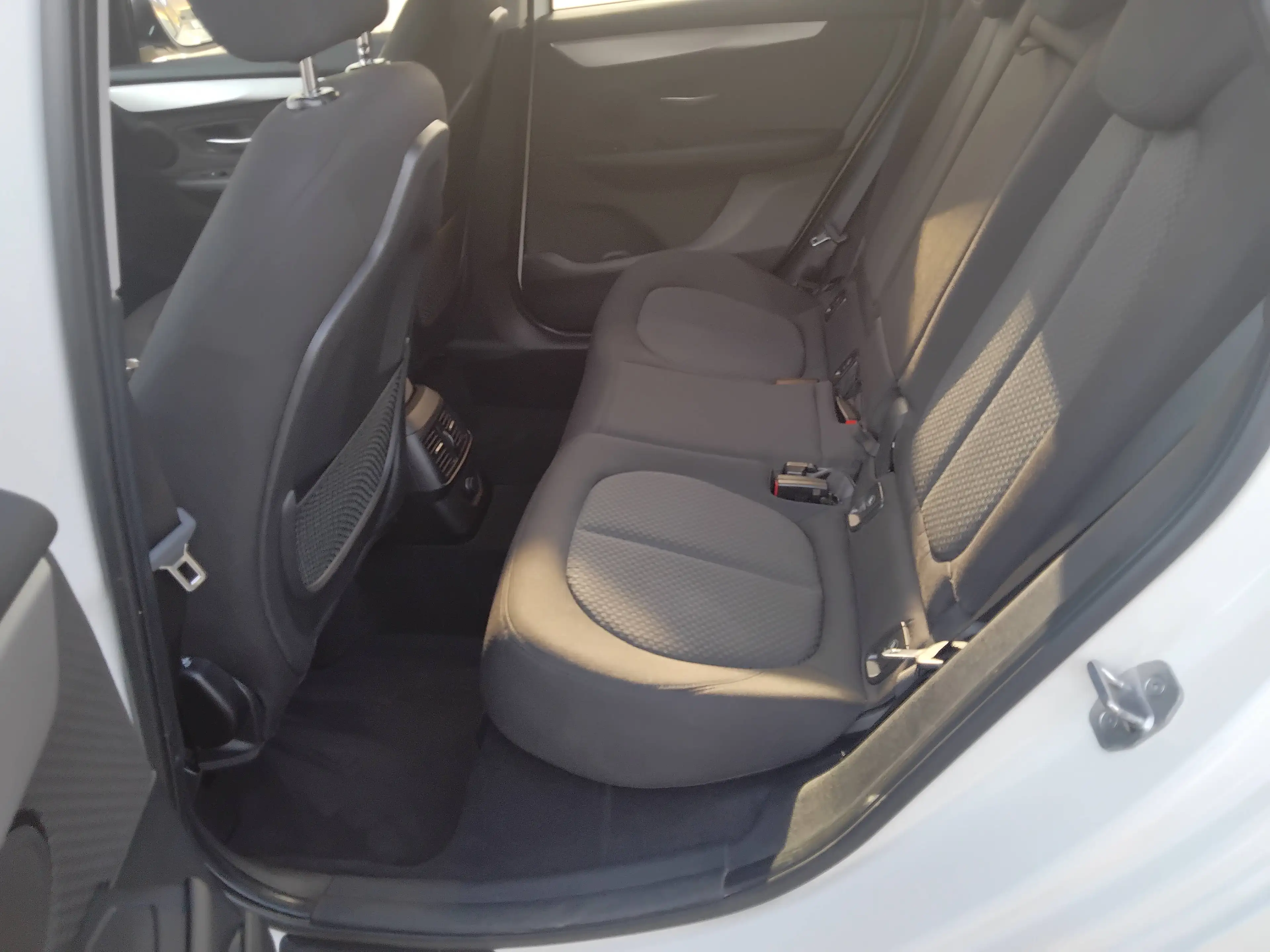 BMW 225 225 i xDrive Advantage — photo 12