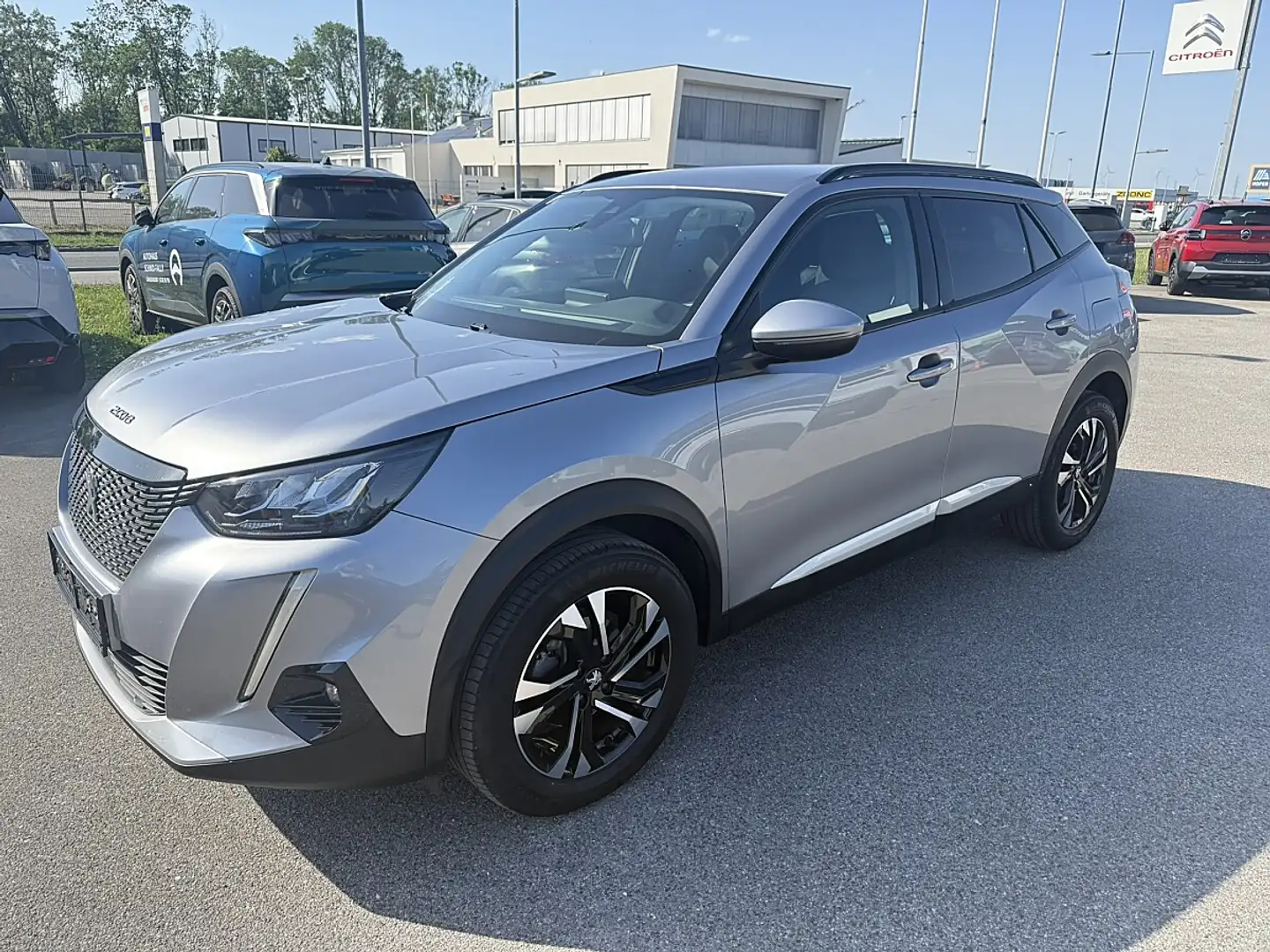 Peugeot 2008 PureTech 130 S&S Allure Pack EAT8 Grau - 2
