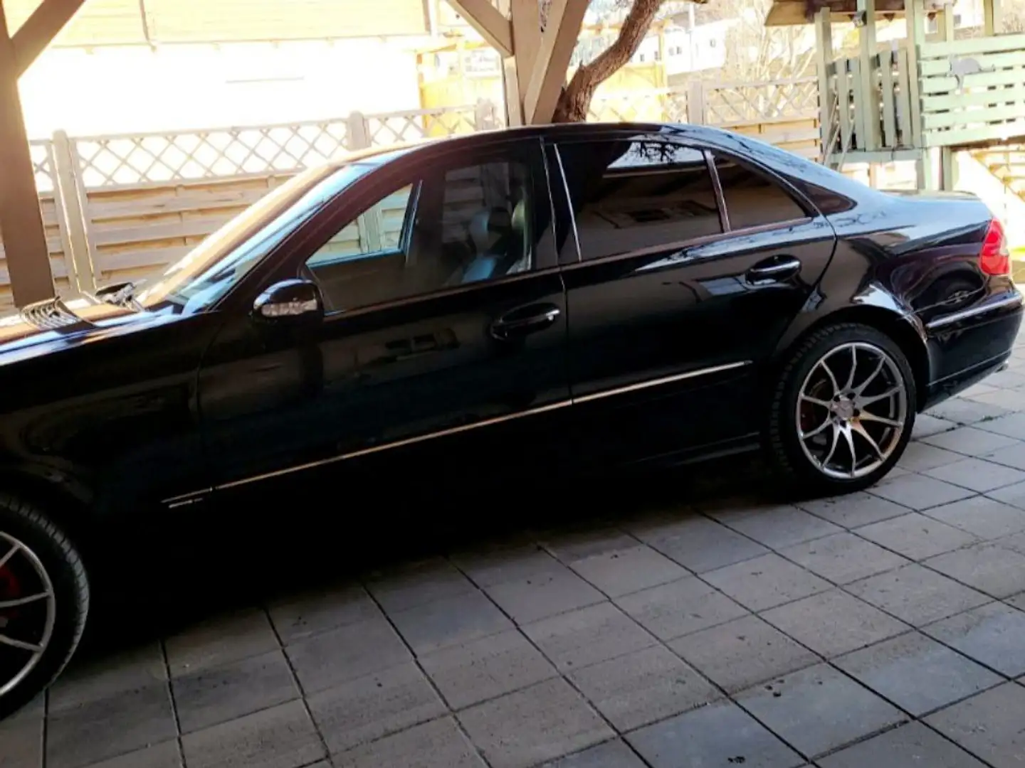 Mercedes-Benz E 280 E 280 Elegance Aut. Schwarz - 1