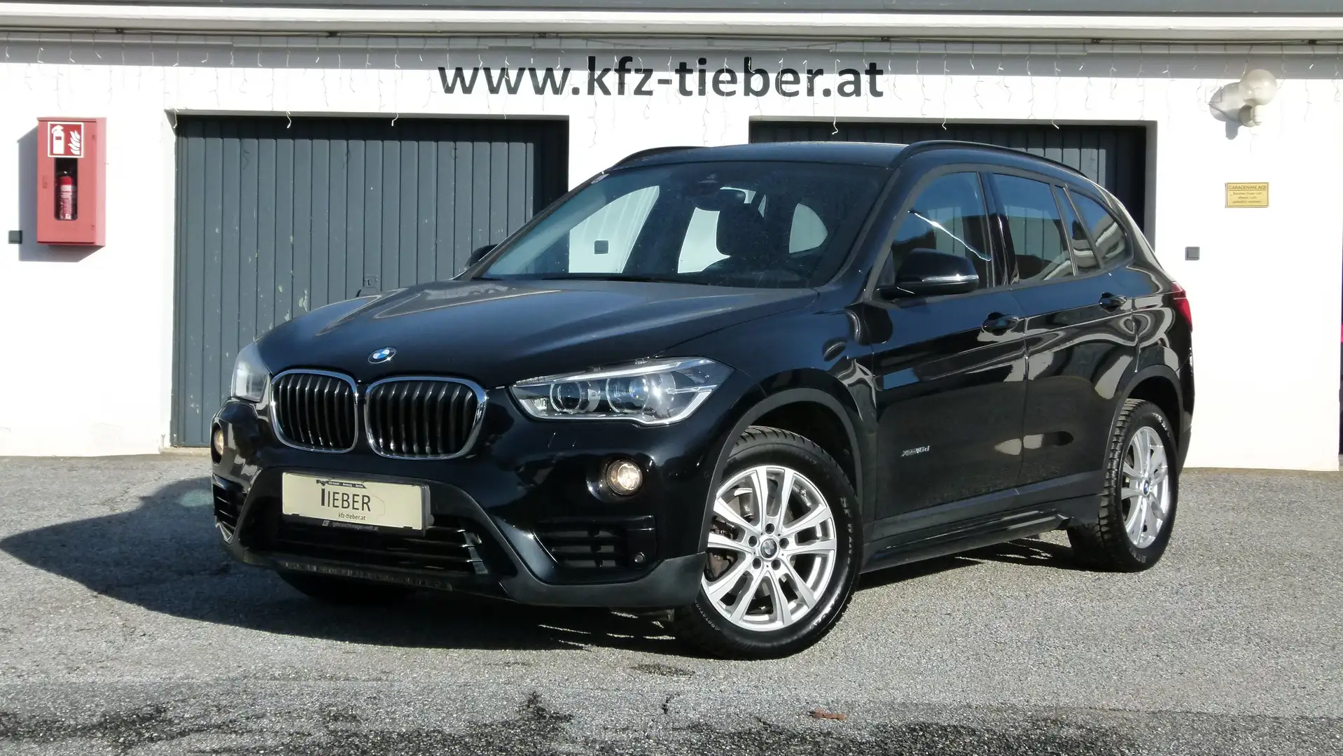 BMW X1 xDrive18d Sport Line Aut. *AHK*HEAD_UP*LED* Schwarz - 1