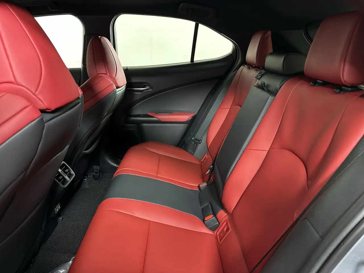 Lexus UX 300h снимка Lexus UX 300h