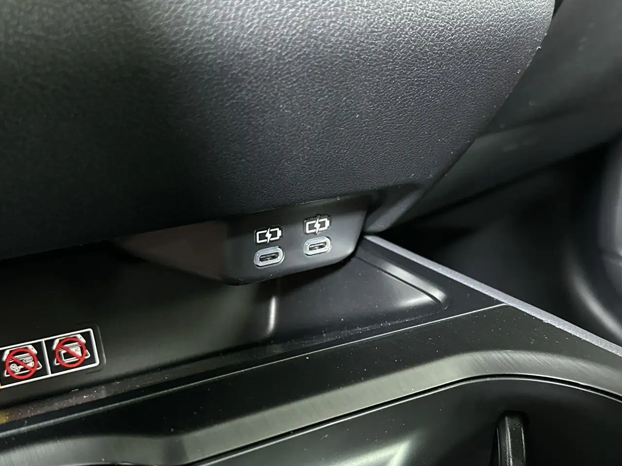 Lexus UX 300h снимка Lexus UX 300h