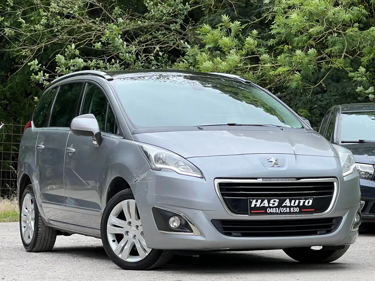 Peugeot 5008 1.6 BlueHDi//B.AUTO//7PLACES//EURO6B//NAVI Grijs - 2