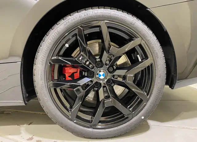 BMW 4 Series view 14