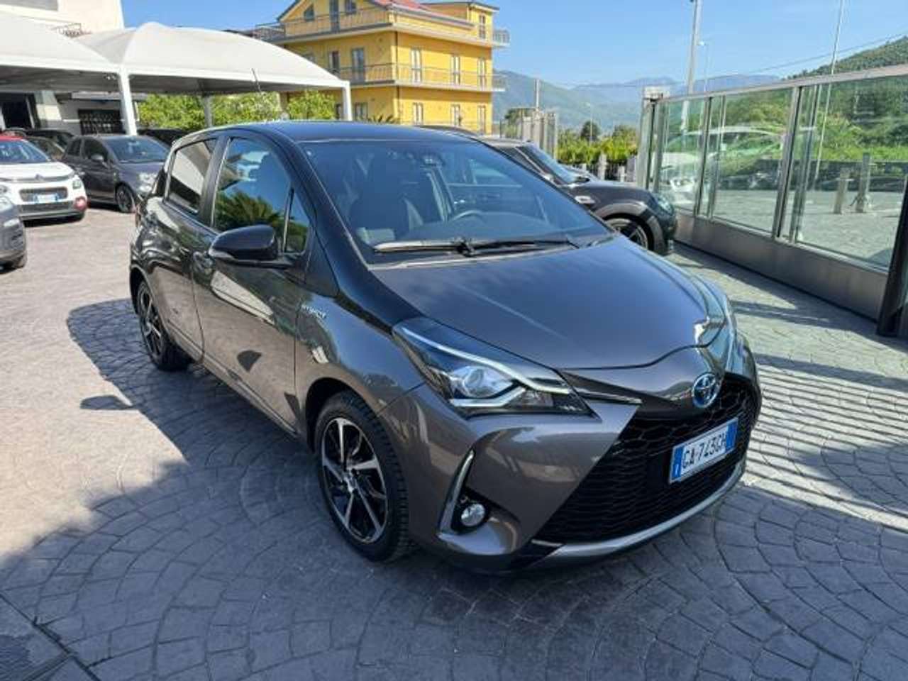 Toyota Yaris 5p 1.5h Lounge Red/Bronze