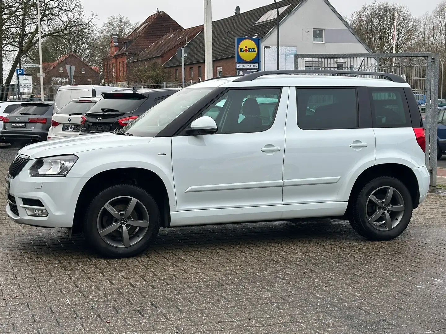 Skoda Yeti Joy 1,4 TSI Scheckheft Xenon PDC AHK SHZ 1.Hand Fehér - 2