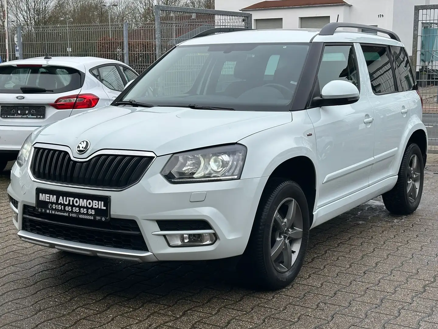 Skoda Yeti Joy 1,4 TSI Scheckheft Xenon PDC AHK SHZ 1.Hand Fehér - 1