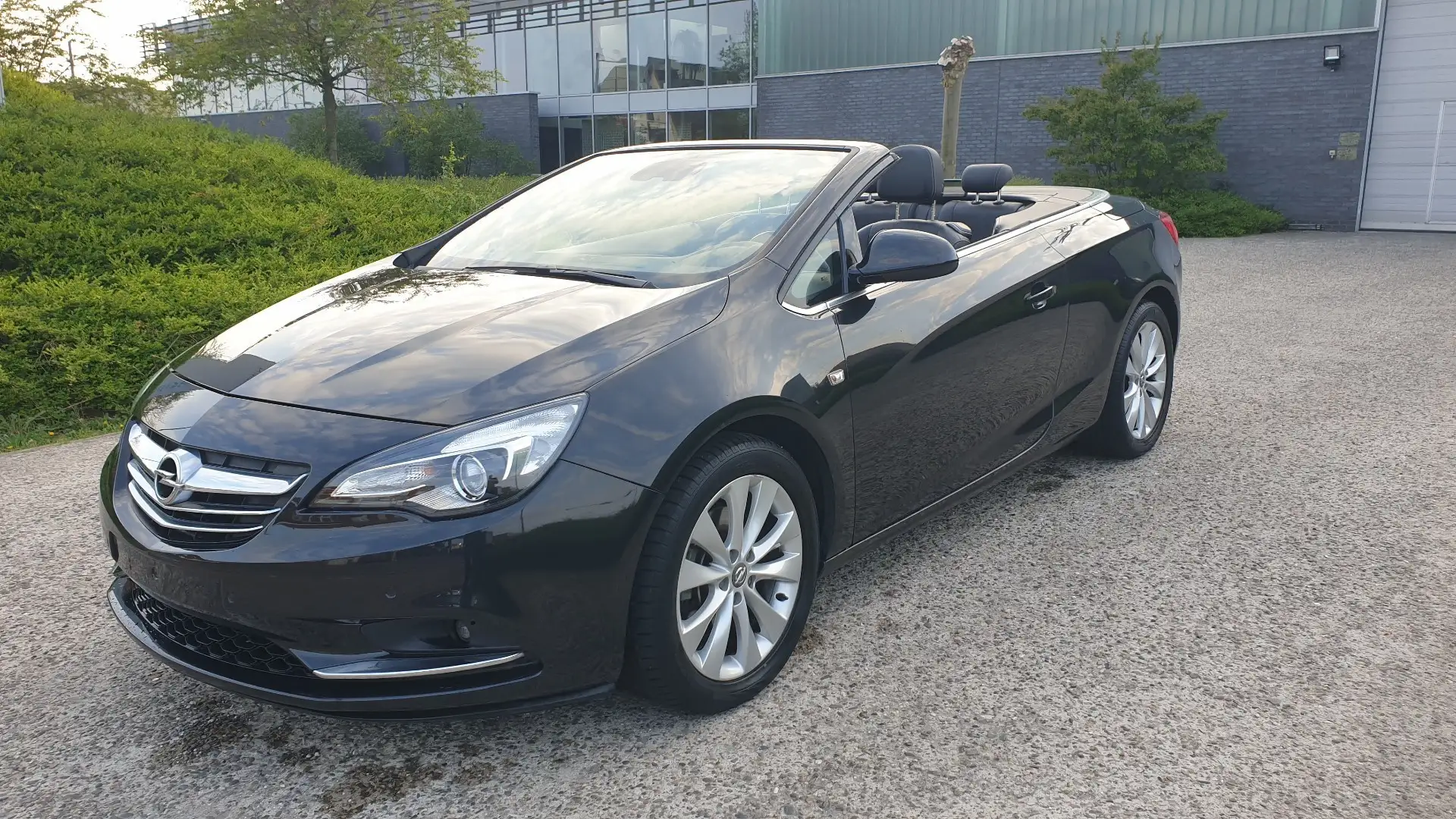 Opel Cascada 1.4 Turbo innovation Zwart - 1