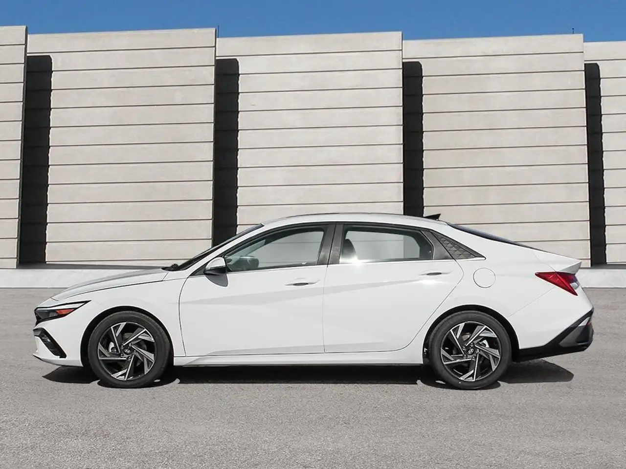 Hyundai ELANTRA снимка Hyundai ELANTRA