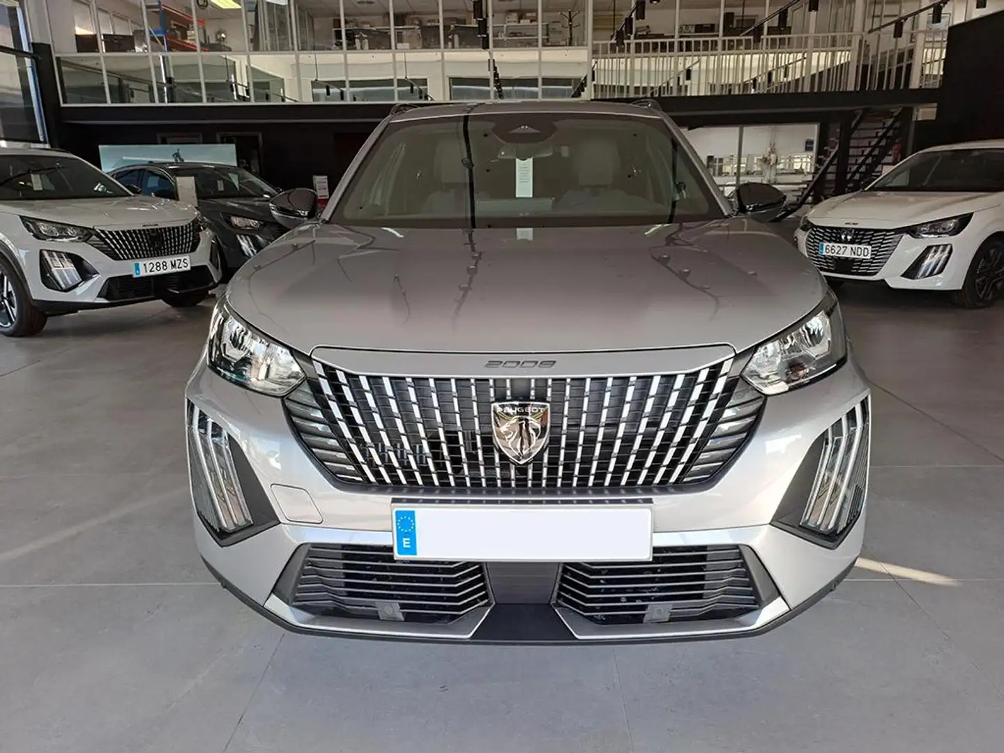 Peugeot 2008 Hybrid Allure eDCS6 145 Gris - 2