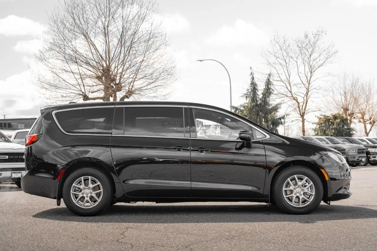 Chrysler Grand Caravan снимка Chrysler Grand Caravan